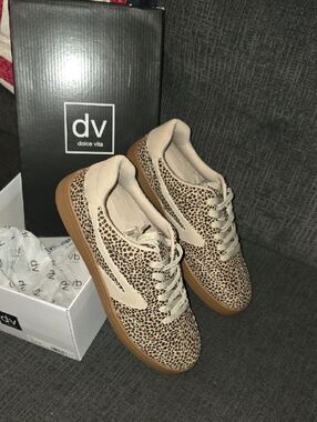 DV by Dolce Vita Voyage NEW IN BOX Womens 9.5 Light Cheetah Leopard Tan